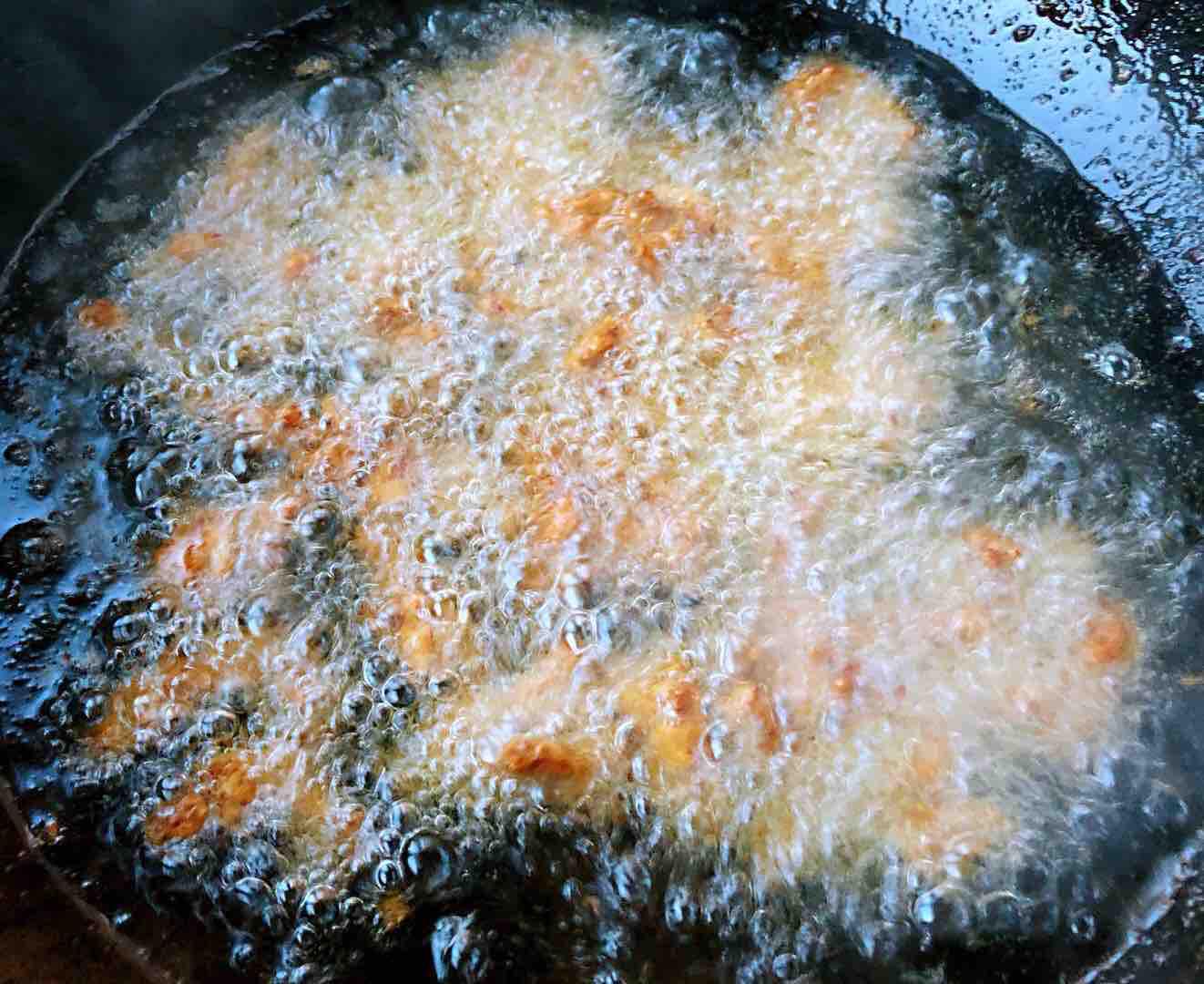 香酥牛肉炒芹菜的做法-香辣味炒菜譜