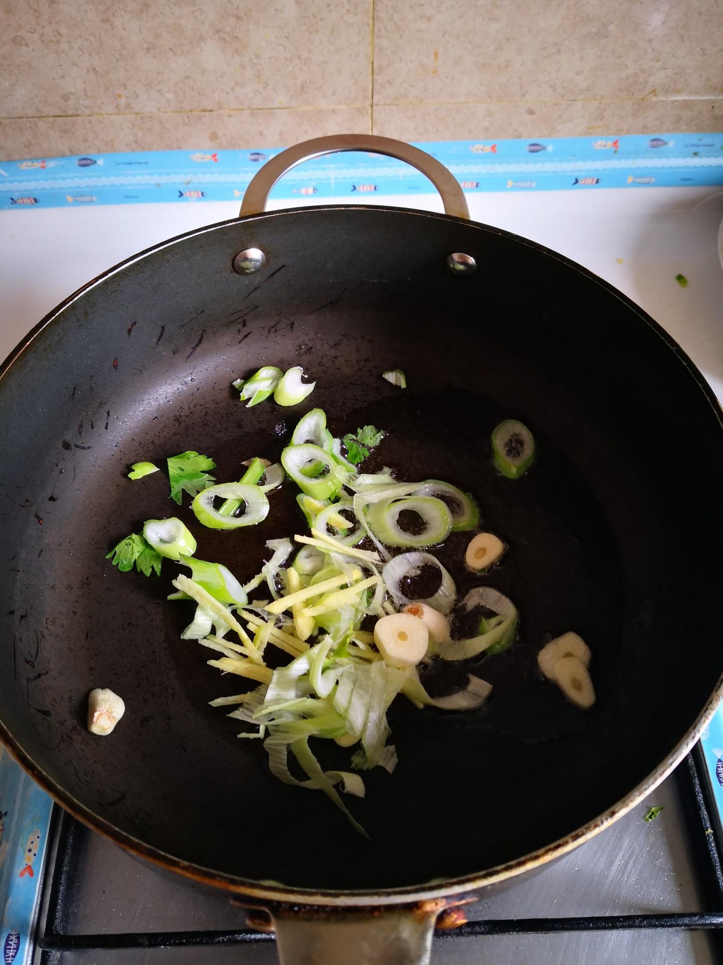 肉餡炒芹菜的做法-家常味炒菜譜-易網健康養生網 肉餡炒芹菜的做法-家常味炒菜譜