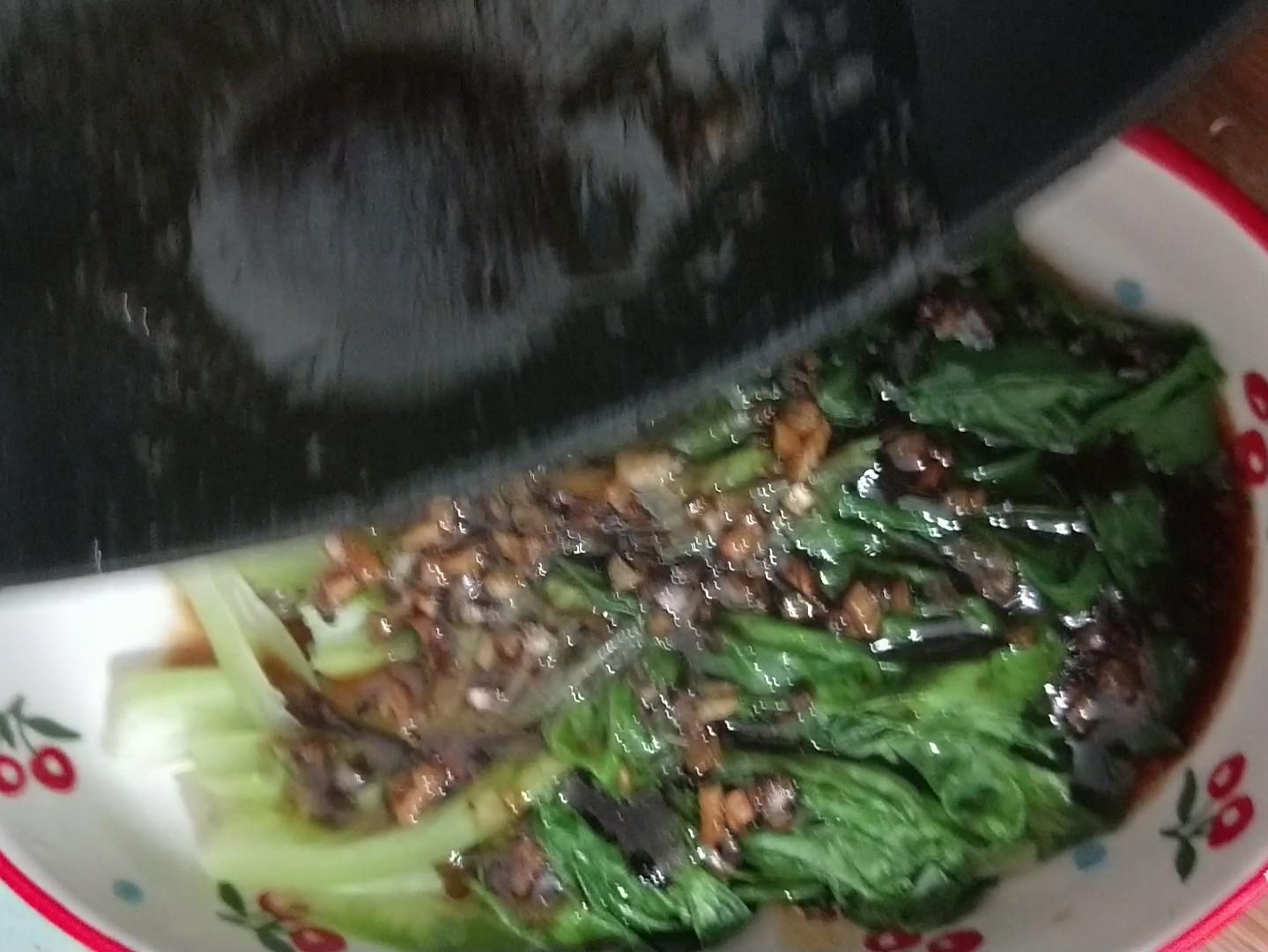 蒜香蠔油生菜的做法-咸鮮味煮菜譜-易網(wǎng)健康養(yǎng)生網(wǎng) 蒜香蠔油生菜的做法-咸鮮味煮菜譜