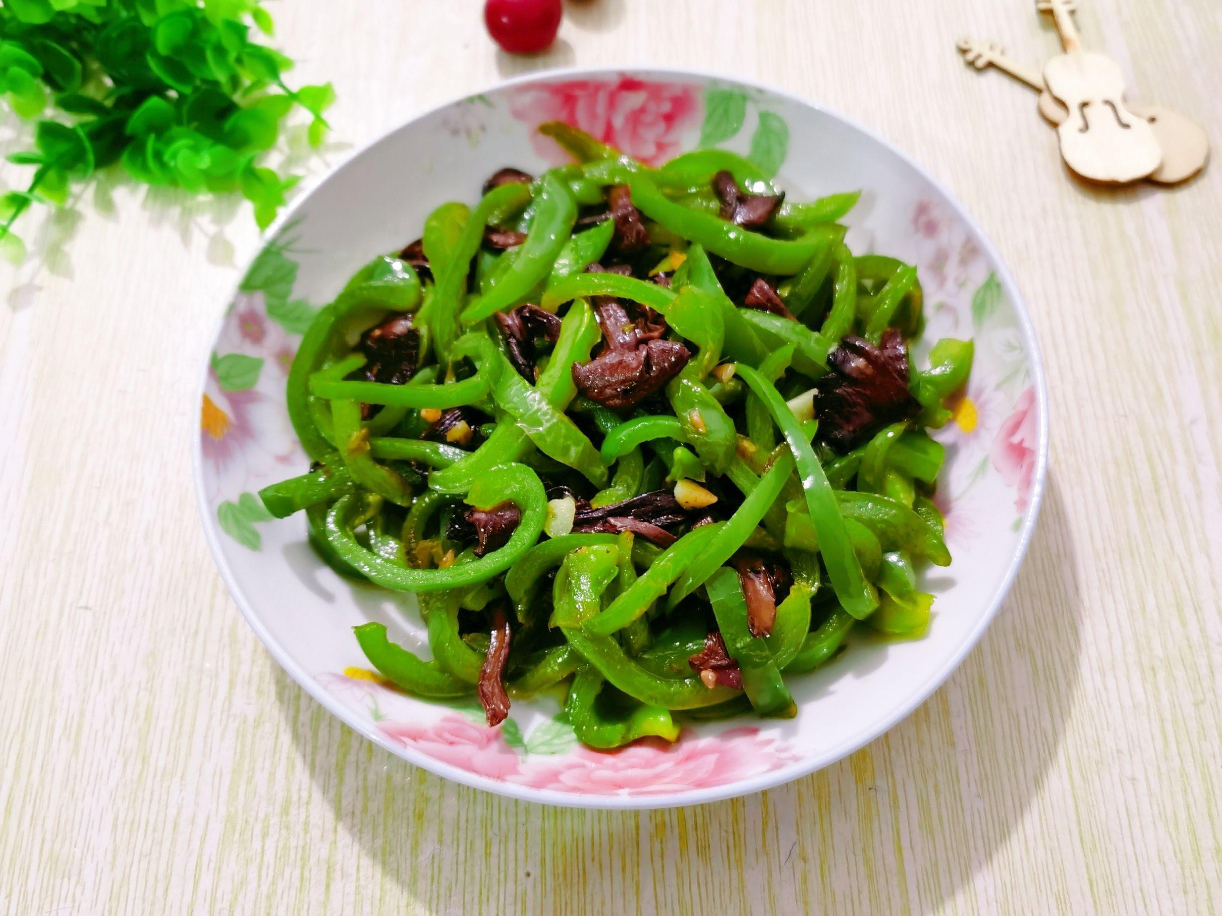 辣椒炒蘑菇的做法-咸鮮味炒菜譜