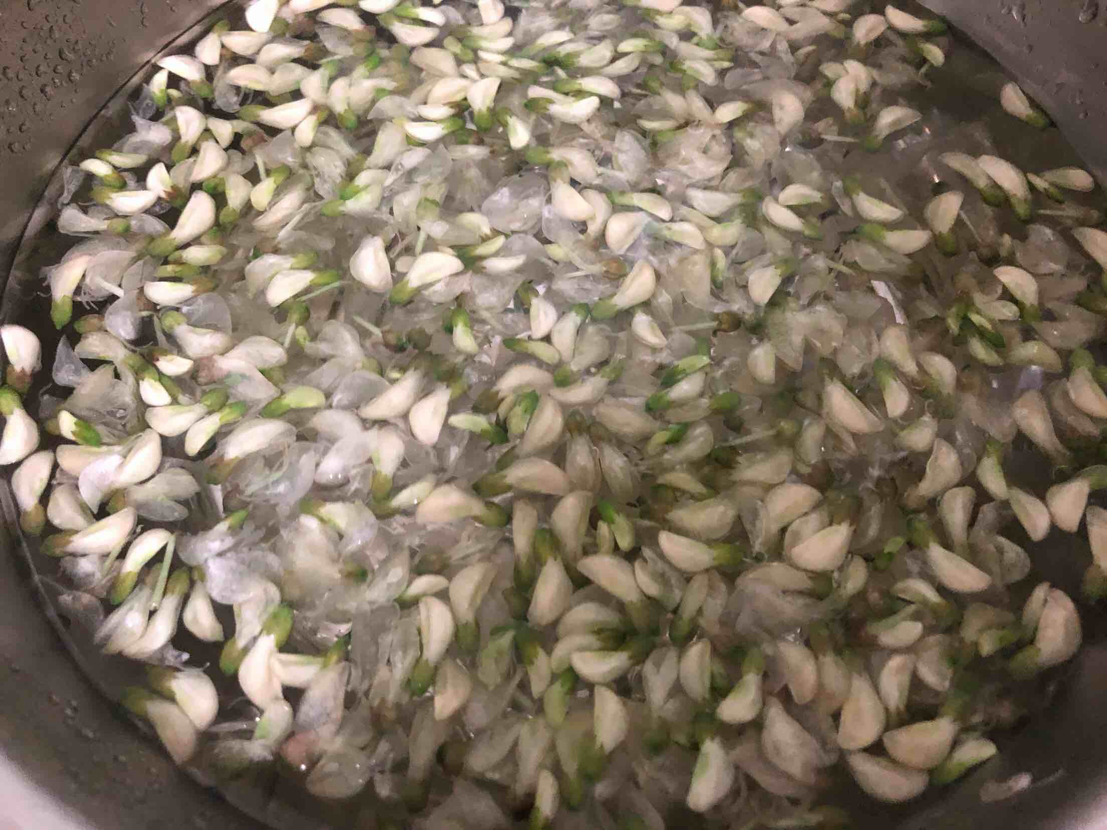 槐花炒雞蛋的做法-家常味炒菜譜-易網健康養生網 槐花炒雞蛋的做法-家常味炒菜譜