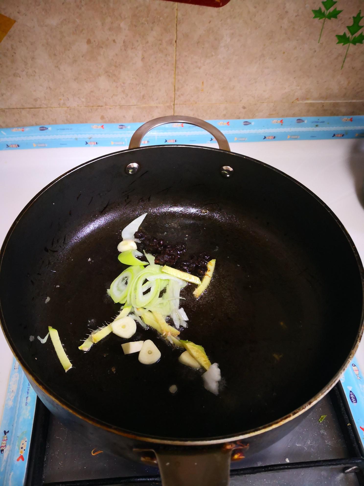 豆豉炒白菜片木耳的做法-家常味炒菜譜-易網(wǎng)健康養(yǎng)生網(wǎng) 豆豉炒白菜片木耳的做法-家常味炒菜譜