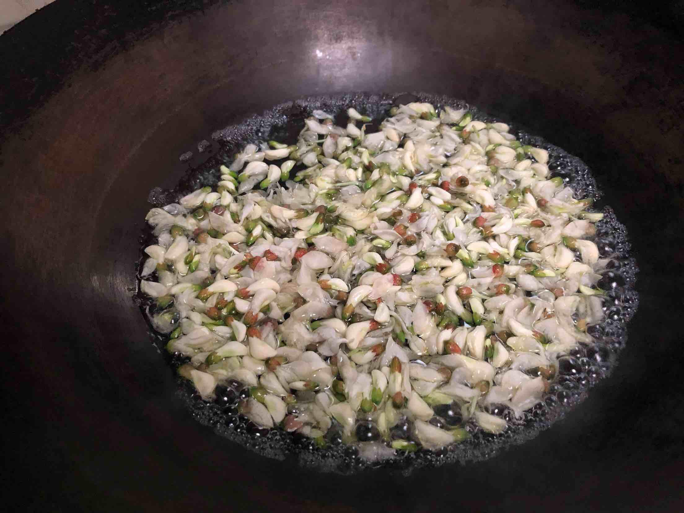 槐花炒雞蛋的做法-家常味炒菜譜-易網健康養生網 槐花炒雞蛋的做法-家常味炒菜譜