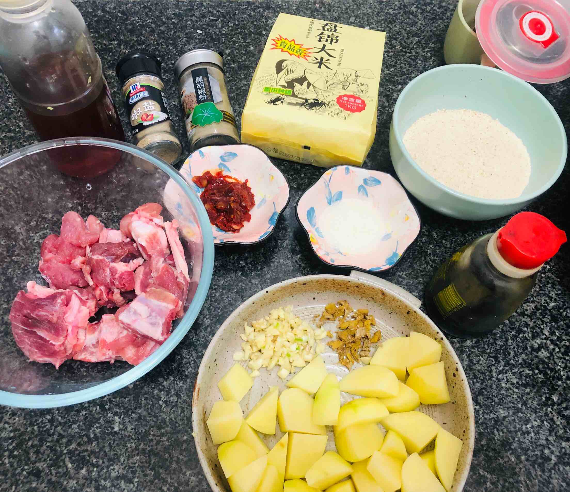 粉蒸排骨的做法-香辣味蒸菜譜-易網<a href=http://www.xllyou.com/ target=_blank class=infotextkey>健康養生</a>網 粉蒸排骨的做法-香辣味蒸菜譜