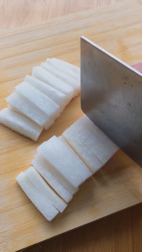 酸辣開胃腌蘿卜的做法-酸辣味腌菜譜-易網<a href=http://www.xllyou.com/ target=_blank class=infotextkey>健康養生</a>網 酸辣開胃腌蘿卜的做法-酸辣味腌菜譜