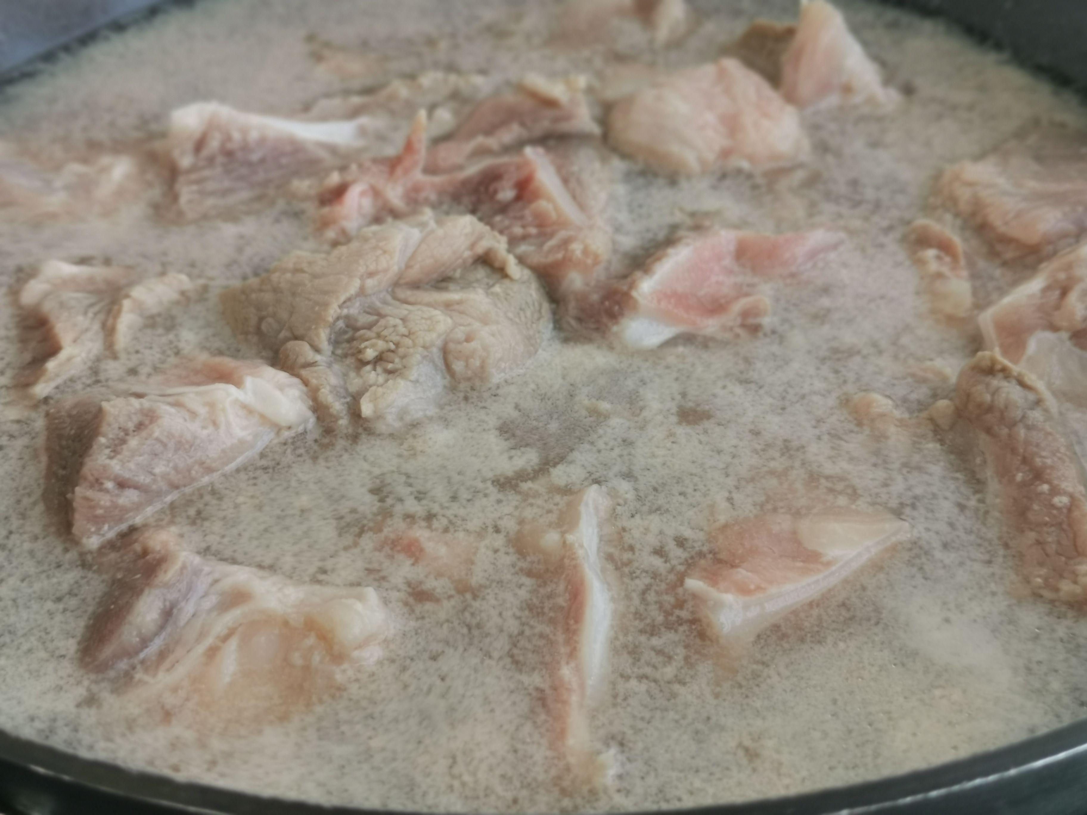 月牙骨燉土豆的做法-家常味燉菜譜