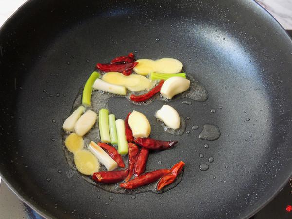 干鍋雞翅的做法-家常味燒菜譜-易網(wǎng)健康養(yǎng)生網(wǎng) 干鍋雞翅的做法-家常味燒菜譜