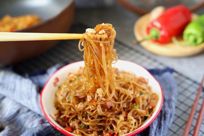 香菇肉末粉絲的做法-家常味炒菜譜-易網健康養生網 香菇肉末粉絲的做法-家常味炒菜譜