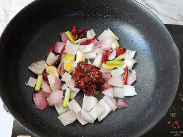 干鍋雞翅的做法-家常味燒菜譜-易網(wǎng)健康養(yǎng)生網(wǎng) 干鍋雞翅的做法-家常味燒菜譜