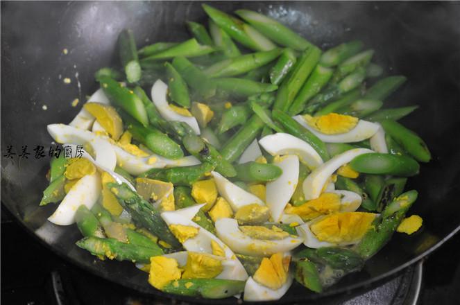 蘆筍炒煮雞蛋的做法-家常味炒菜譜-易網(wǎng)健康養(yǎng)生網(wǎng) 蘆筍炒煮雞蛋的做法-家常味炒菜譜