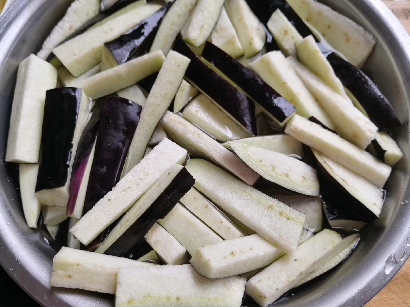 風味茄子的做法-香辣味炒菜譜-易網<a href=http://www.xllyou.com/ target=_blank class=infotextkey>健康養生</a>網 風味茄子的做法-香辣味炒菜譜