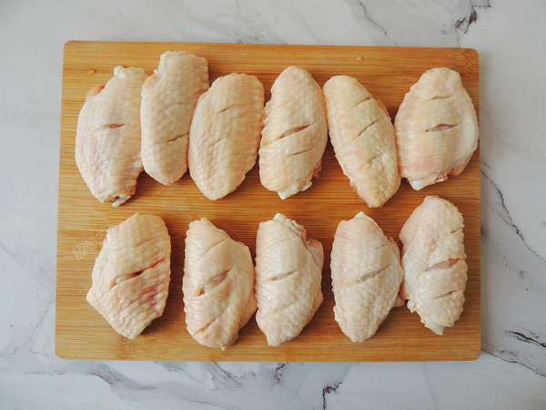 干鍋雞翅的做法-家常味燒菜譜-易網(wǎng)健康養(yǎng)生網(wǎng) 干鍋雞翅的做法-家常味燒菜譜