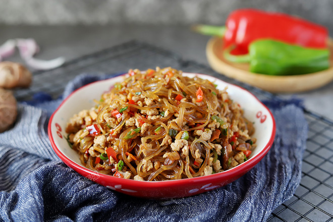 香菇肉末粉絲的做法-家常味炒菜譜-易網健康養生網 香菇肉末粉絲的做法-家常味炒菜譜