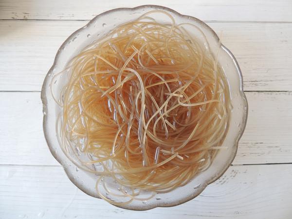 香菇肉末粉絲的做法-家常味炒菜譜-易網健康養生網 香菇肉末粉絲的做法-家常味炒菜譜