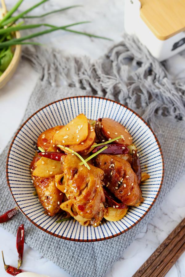 干鍋雞翅的做法-家常味燒菜譜-易網(wǎng)健康養(yǎng)生網(wǎng) 干鍋雞翅的做法-家常味燒菜譜