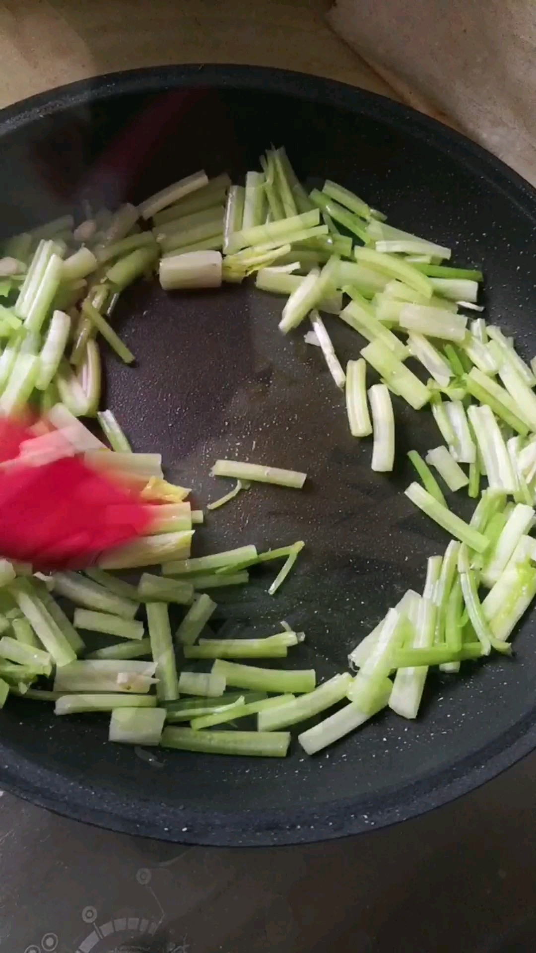 芹菜土豆的做法-家常味炒菜譜-易網健康養生網 芹菜土豆的做法-家常味炒菜譜