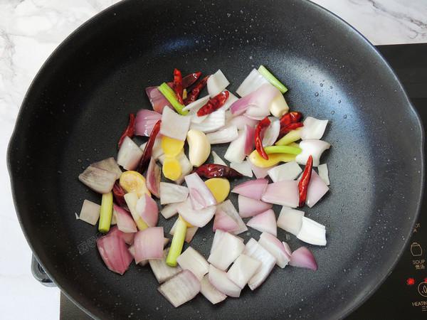 干鍋雞翅的做法-家常味燒菜譜-易網(wǎng)健康養(yǎng)生網(wǎng) 干鍋雞翅的做法-家常味燒菜譜