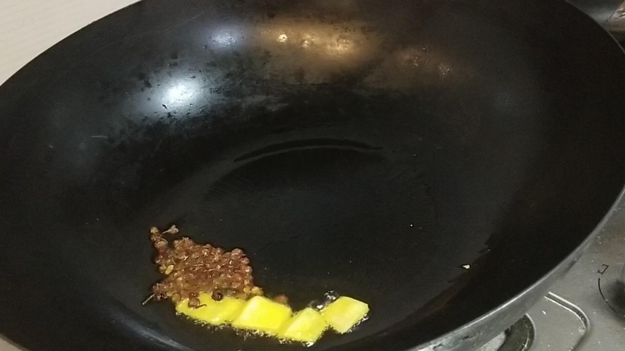 辣炒小河蝦的做法-咸鮮味炒菜譜-易網健康養生網 辣炒小河蝦的做法-咸鮮味炒菜譜