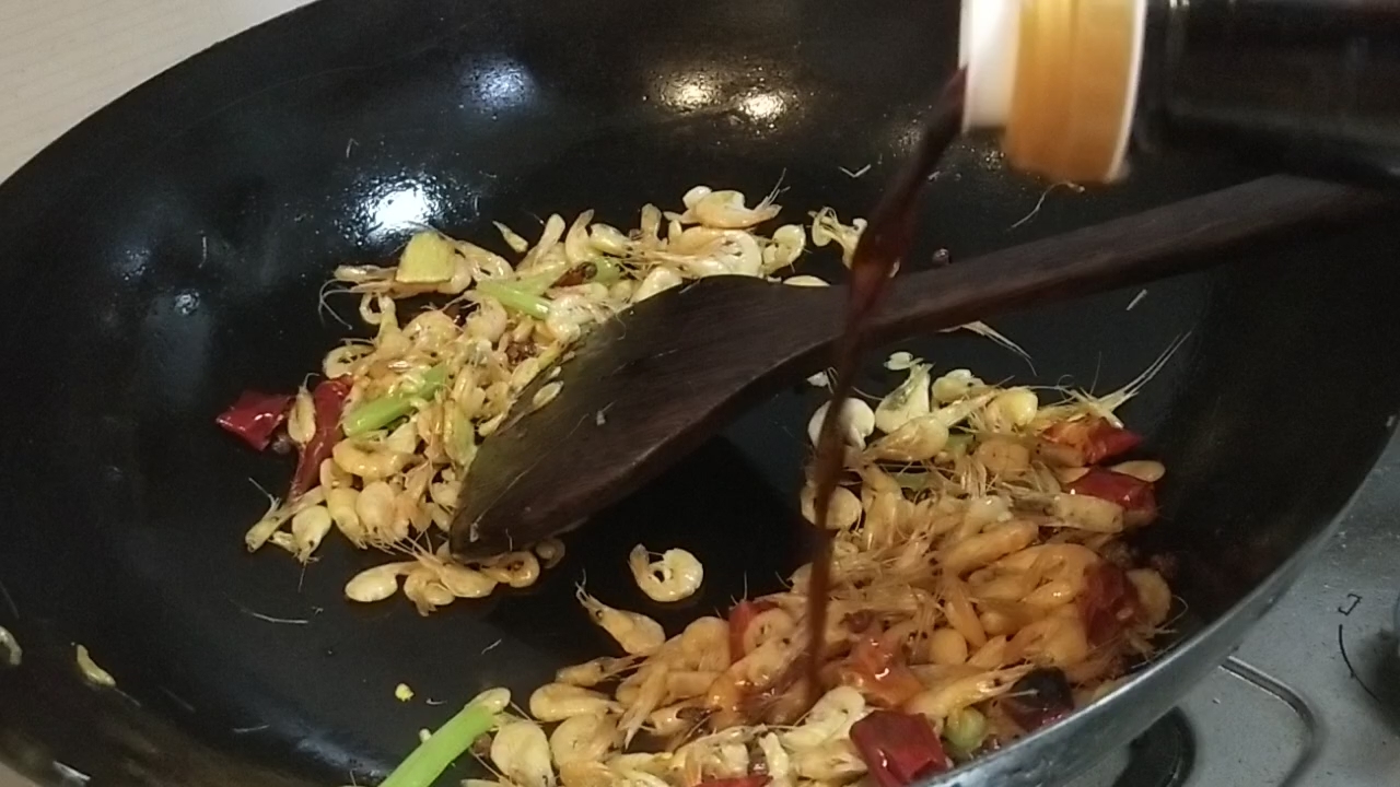 辣炒小河蝦的做法-咸鮮味炒菜譜-易網健康養生網 辣炒小河蝦的做法-咸鮮味炒菜譜
