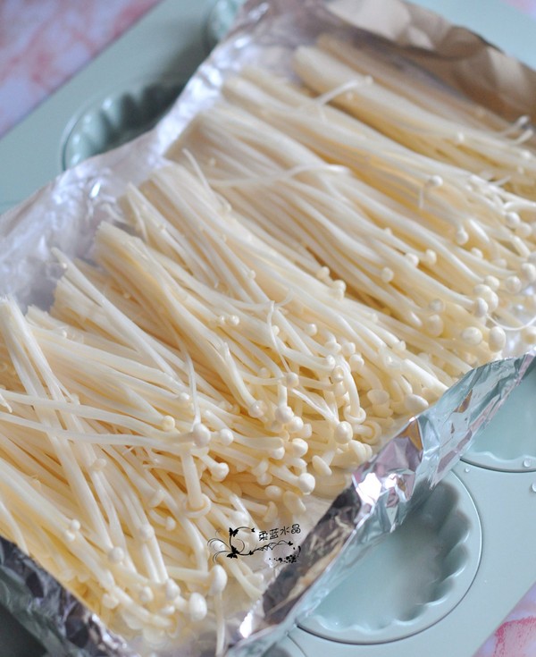 香菇醬烤金針菇的做法-家常味烤菜譜-易網<a href=http://www.xllyou.com/ target=_blank class=infotextkey>健康養生</a>網 香菇醬烤金針菇的做法-家常味烤菜譜