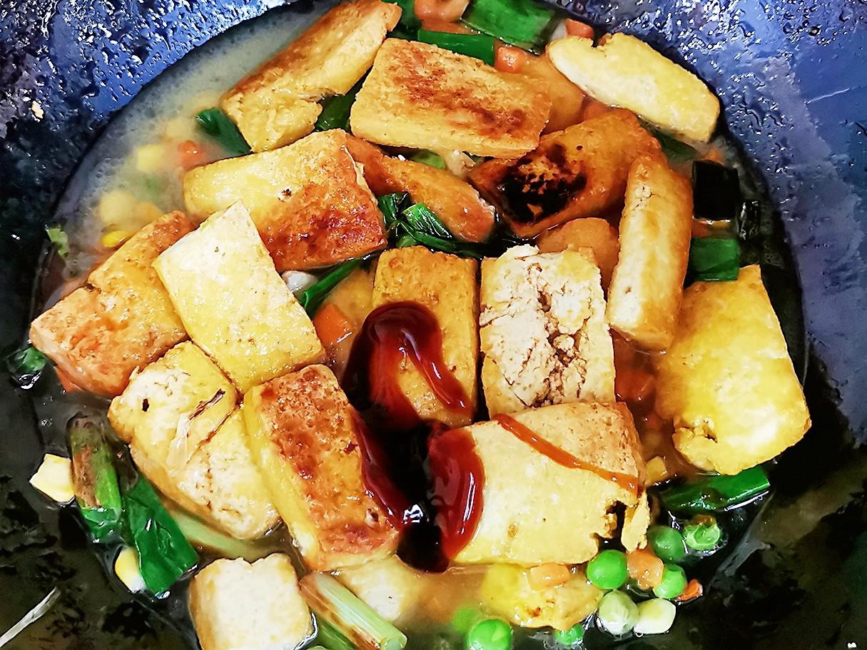 豆腐炒香腸的做法-咸鮮味炒菜譜