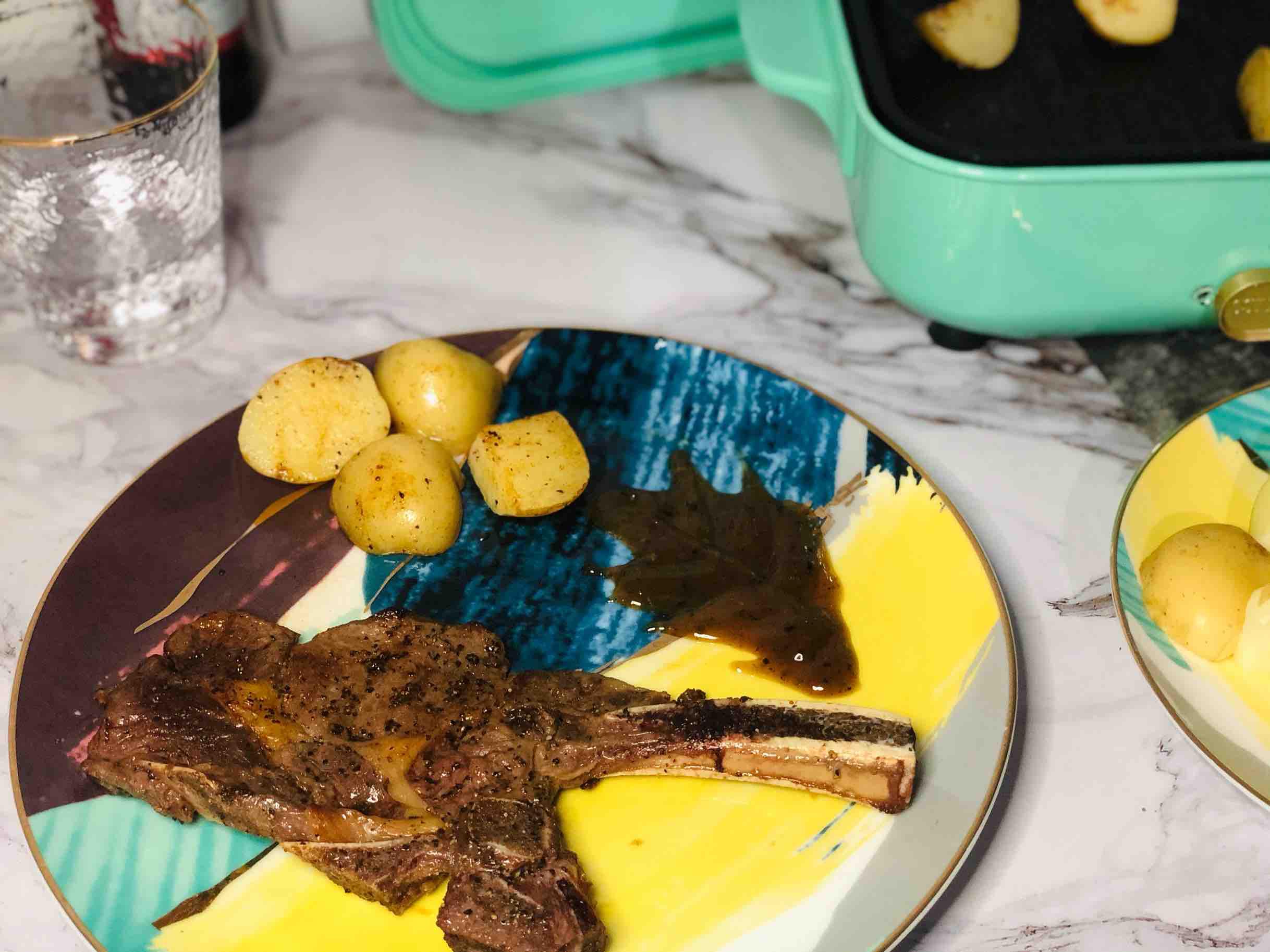 烤小土豆配牛排的做法-咸鮮味煎菜譜