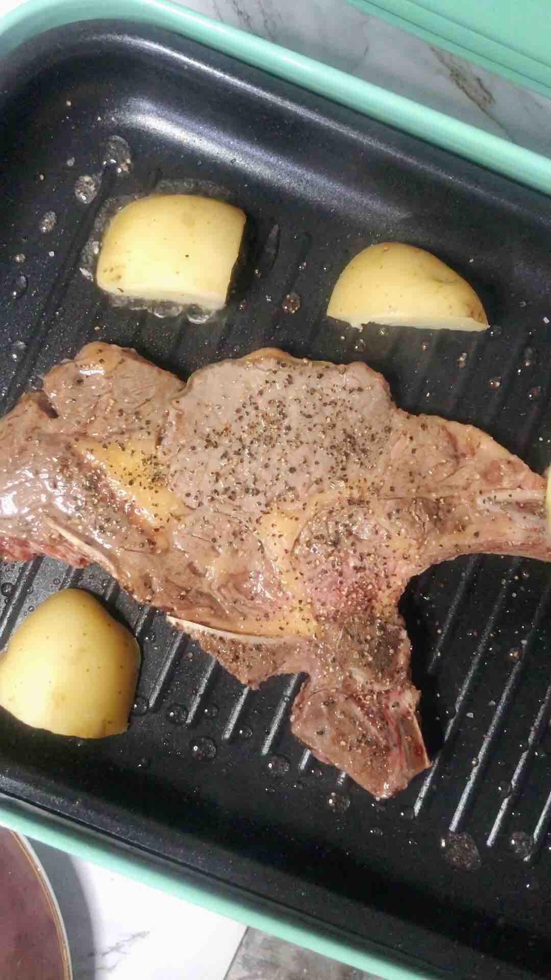 烤小土豆配牛排的做法-咸鮮味煎菜譜