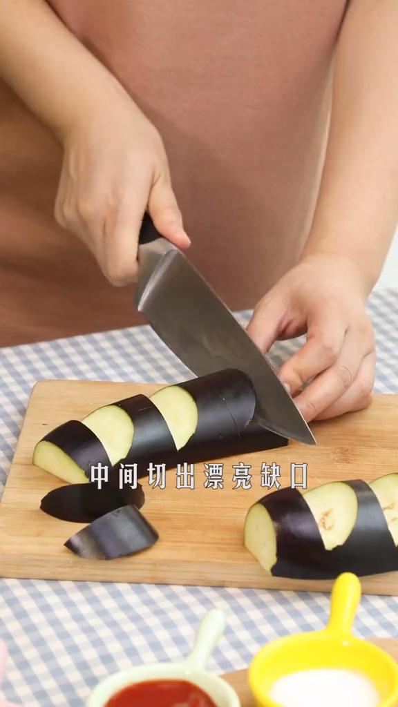 麒麟茄子的做法-咸鮮味炒菜譜-易網(wǎng)<a href=http://www.xllyou.com/ target=_blank class=infotextkey>健康養(yǎng)生</a>網(wǎng) 麒麟茄子的做法-咸鮮味炒菜譜