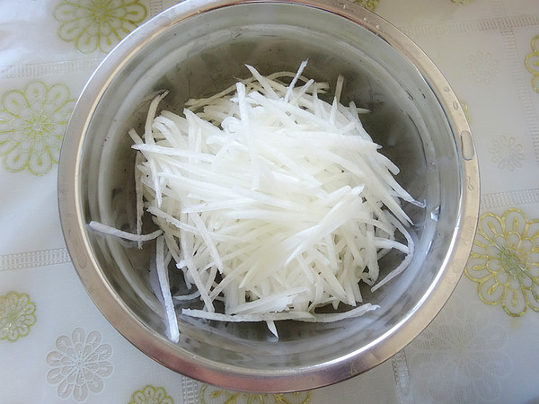 妙拌白菜蘿卜的做法-咸鮮味拌菜譜-易網<a href=http://www.xllyou.com/ target=_blank class=infotextkey>健康養生</a>網 妙拌白菜蘿卜的做法-咸鮮味拌菜譜