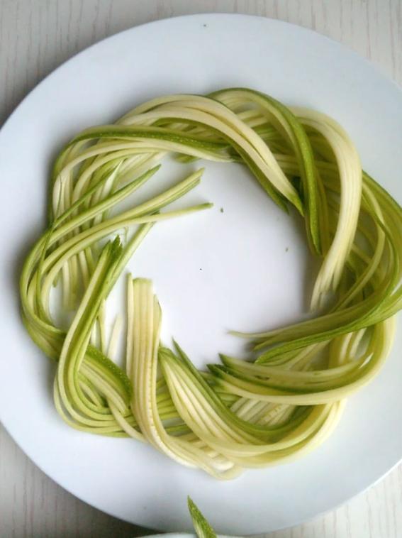 涼拌西葫蘆的做法-咸鮮味拌菜譜-易網健康養生網 涼拌西葫蘆的做法-咸鮮味拌菜譜