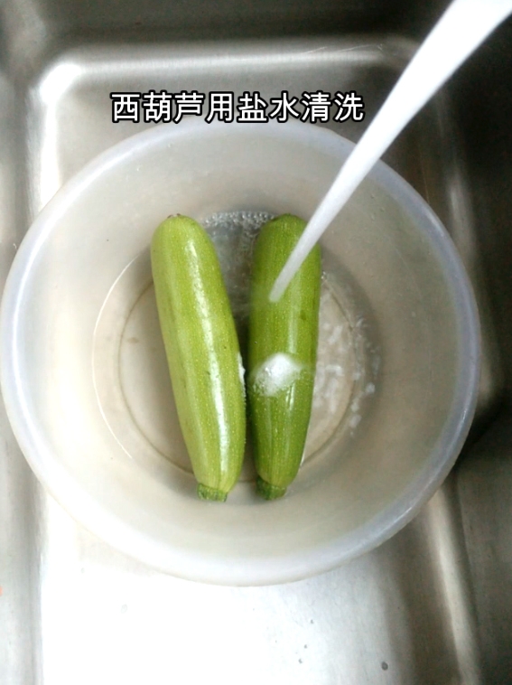 涼拌西葫蘆的做法-咸鮮味拌菜譜-易網健康養生網 涼拌西葫蘆的做法-咸鮮味拌菜譜