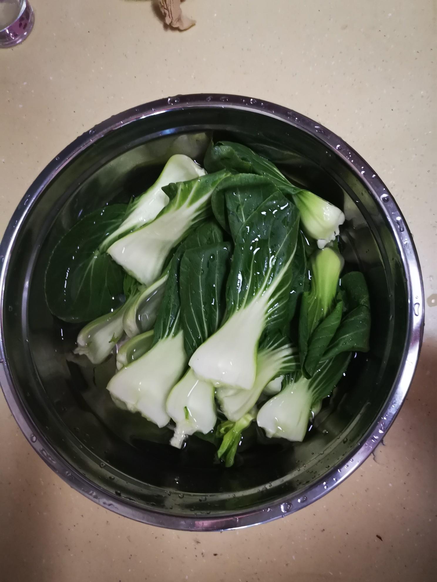 干椒炒小油菜的做法-家常味炒菜譜-易網<a href=http://www.xllyou.com/ target=_blank class=infotextkey>健康養生</a>網 干椒炒小油菜的做法-家常味炒菜譜