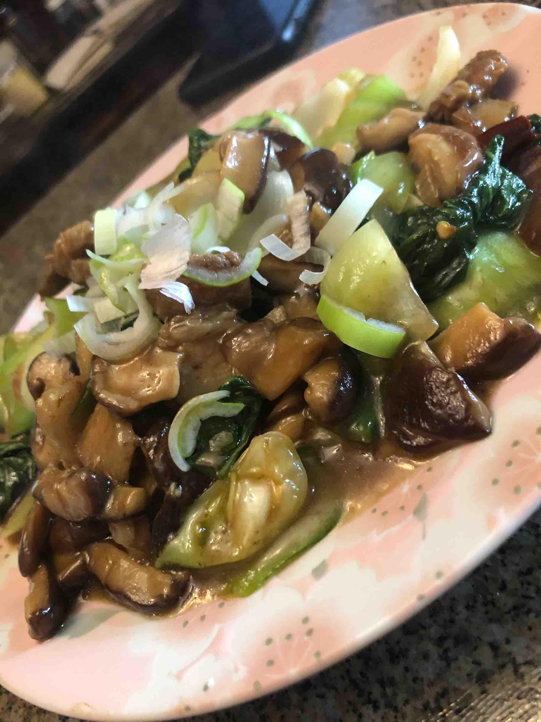 香菇油菜炒五花肉的做法-咸鮮味炒菜譜