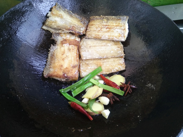 腐乳燒帶魚的做法-咸鮮味燒菜譜-易網(wǎng)健康養(yǎng)生網(wǎng) 腐乳燒帶魚的做法-咸鮮味燒菜譜