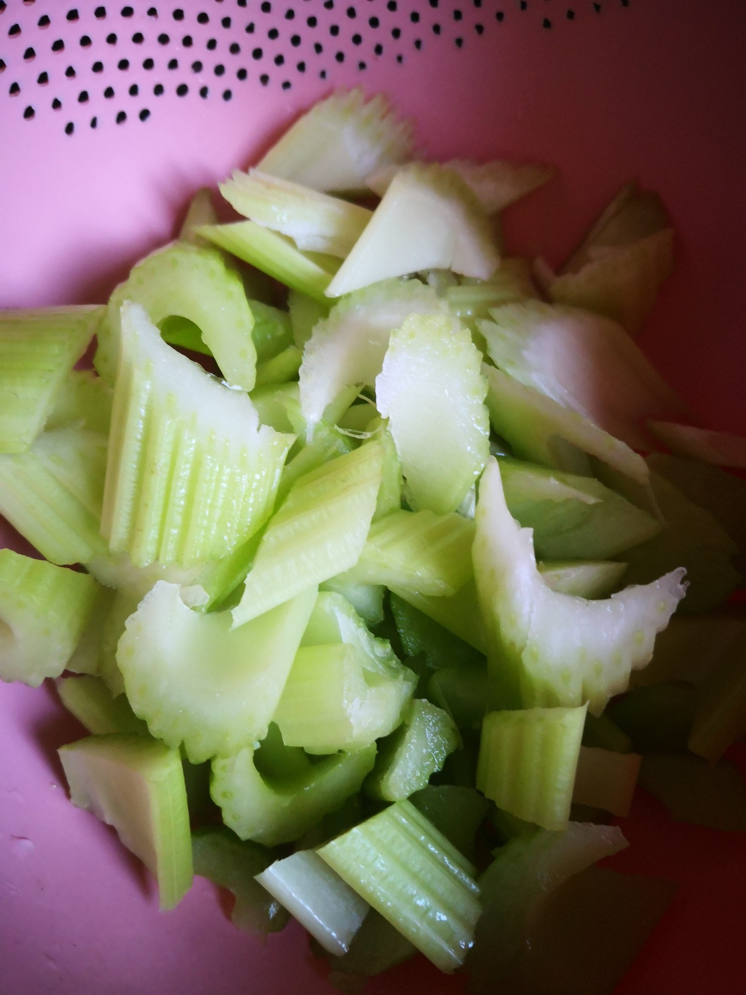 蝦仁炒西芹的做法-咸鮮味炒菜譜