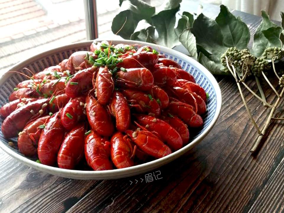 蒜蓉小龍蝦的做法-蒜香味炒菜譜-易網(wǎng)健康養(yǎng)生網(wǎng) 蒜蓉小龍蝦的做法-蒜香味炒菜譜