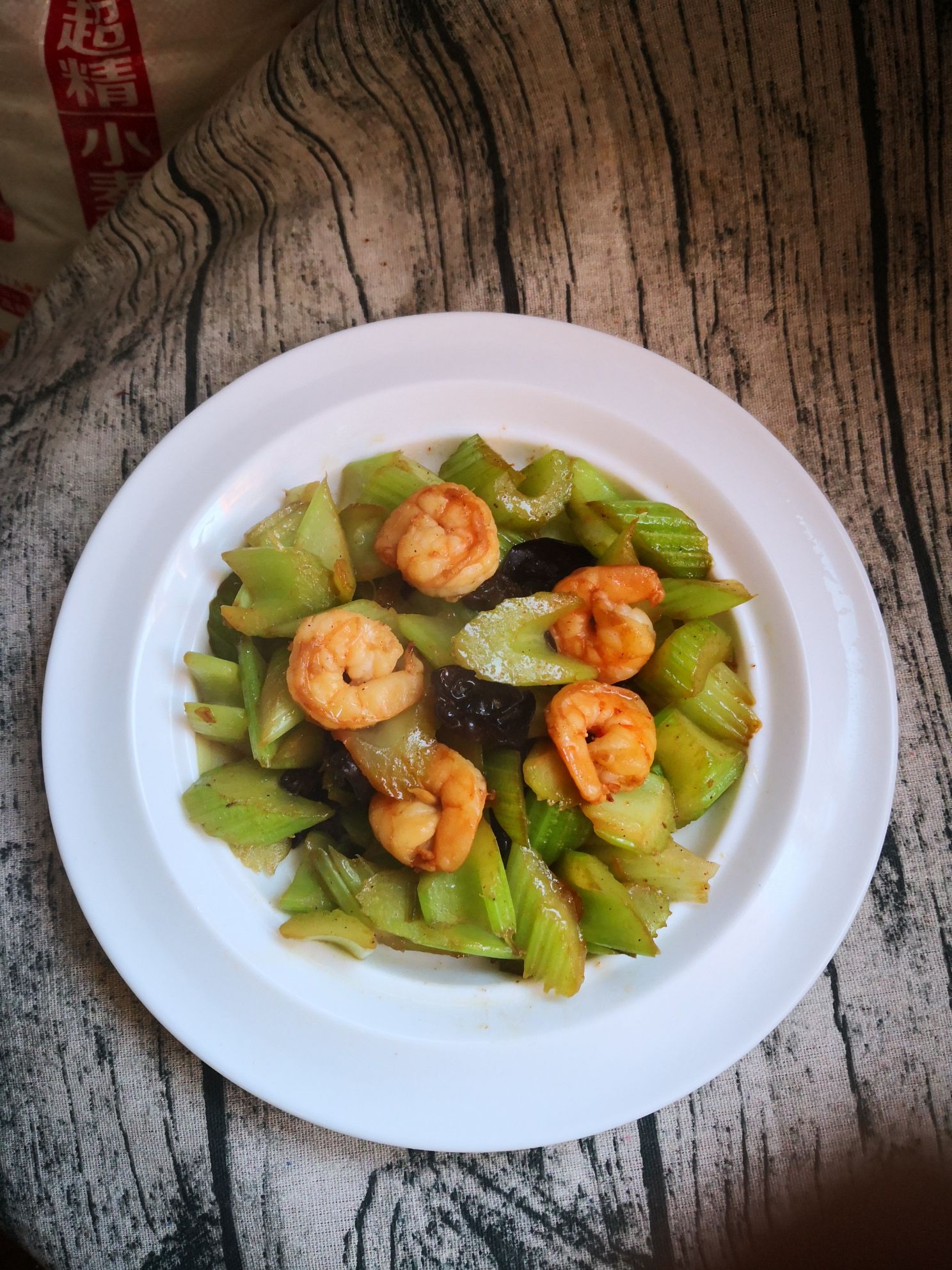 蝦仁炒西芹的做法-咸鮮味炒菜譜