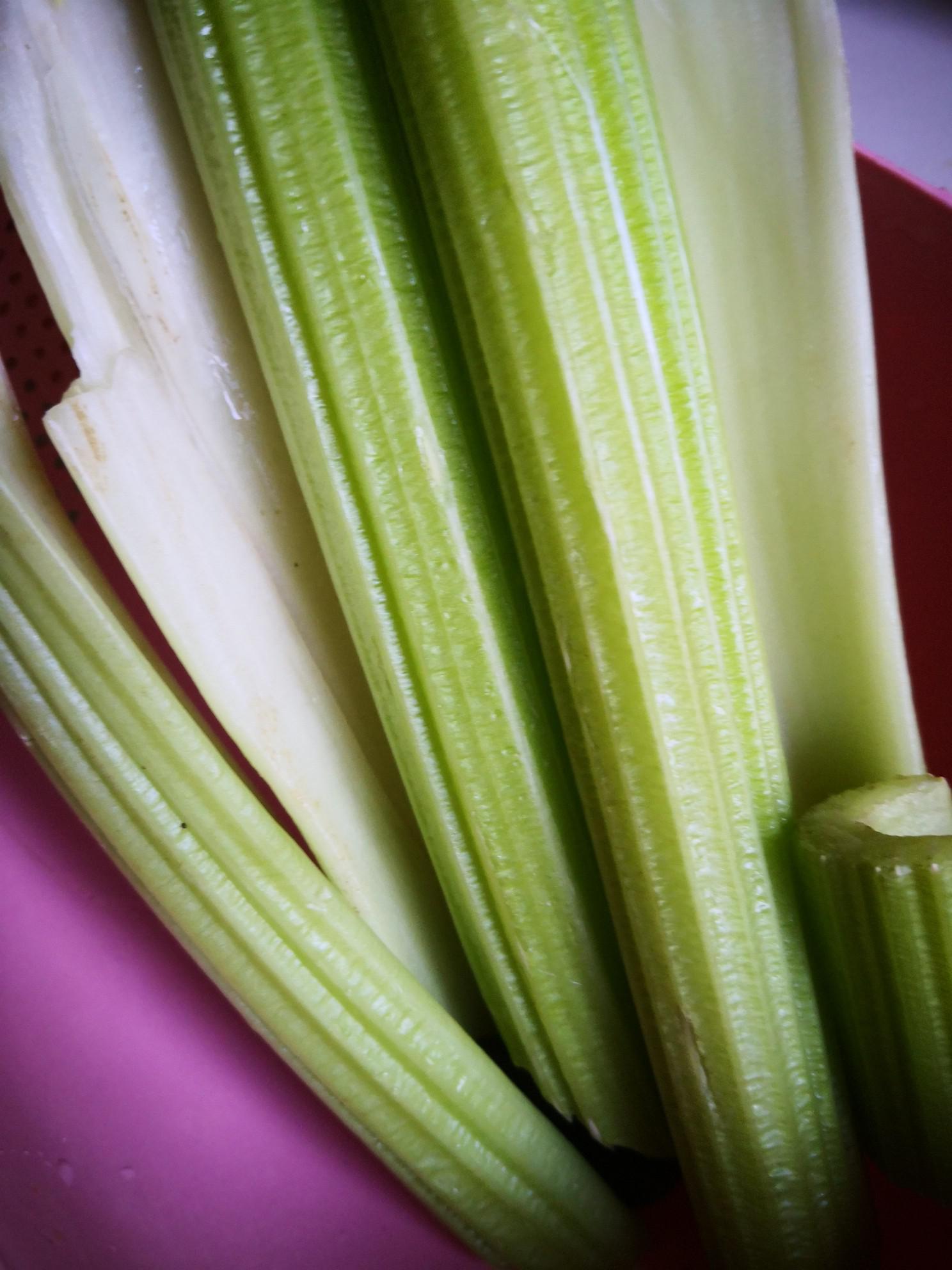 蝦仁炒西芹的做法-咸鮮味炒菜譜