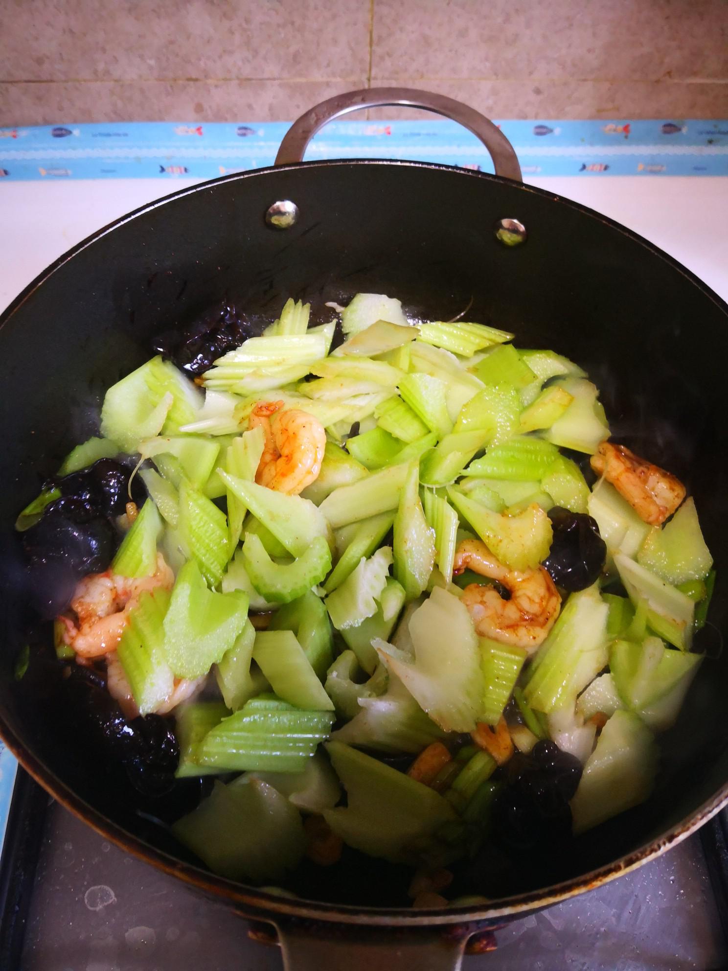 蝦仁炒西芹的做法-咸鮮味炒菜譜