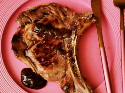 黑胡椒戰(zhàn)斧牛排的做法-黑椒味煎菜譜