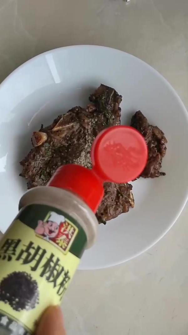 戰(zhàn)斧牛排（烤箱版）的做法-黑椒味烤菜譜