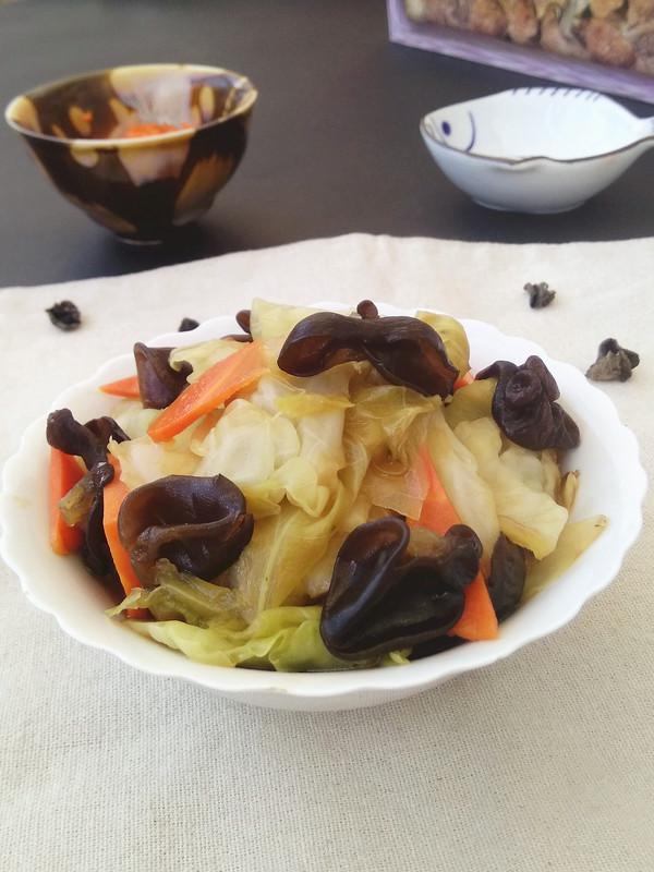 黑木耳燒圓白菜的做法-家常味燒菜譜-易網(wǎng)健康養(yǎng)生網(wǎng) 黑木耳燒圓白菜的做法-家常味燒菜譜