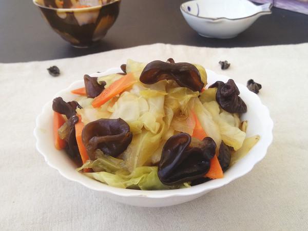 黑木耳燒圓白菜的做法-家常味燒菜譜-易網(wǎng)健康養(yǎng)生網(wǎng) 黑木耳燒圓白菜的做法-家常味燒菜譜