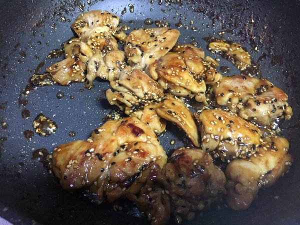 芝麻煎雞腿的做法-咸鮮味煎菜譜-易網健康養生網 芝麻煎雞腿的做法-咸鮮味煎菜譜