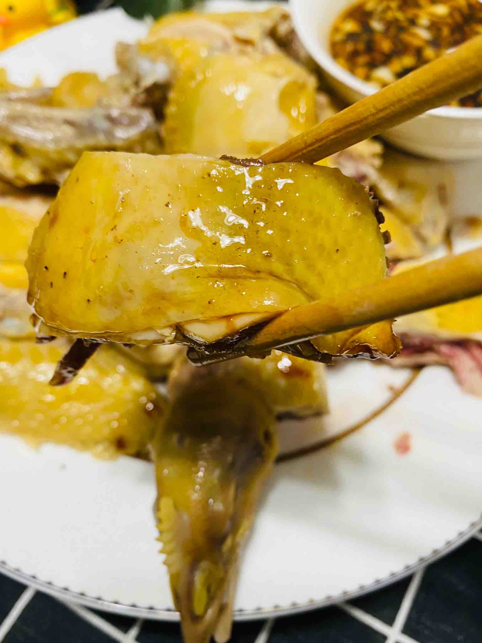 鮮嫩爽口之白切雞的做法-咸鮮味煮菜譜-易網健康養生網 鮮嫩爽口之白切雞的做法-咸鮮味煮菜譜