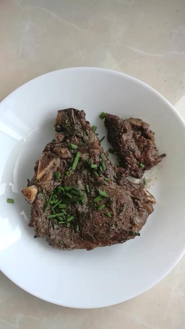 戰(zhàn)斧牛排（烤箱版）的做法-黑椒味烤菜譜