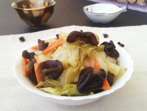 黑木耳燒圓白菜的做法-家常味燒菜譜-易網(wǎng)健康養(yǎng)生網(wǎng) 黑木耳燒圓白菜的做法-家常味燒菜譜