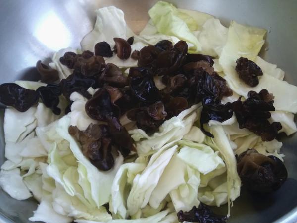 黑木耳燒圓白菜的做法-家常味燒菜譜-易網(wǎng)健康養(yǎng)生網(wǎng) 黑木耳燒圓白菜的做法-家常味燒菜譜