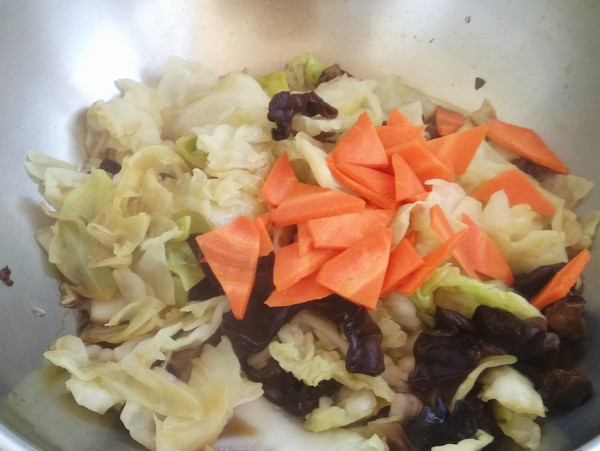 黑木耳燒圓白菜的做法-家常味燒菜譜-易網(wǎng)健康養(yǎng)生網(wǎng) 黑木耳燒圓白菜的做法-家常味燒菜譜