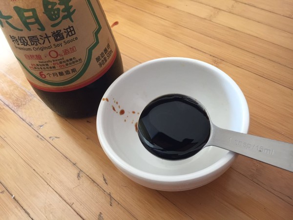 芝麻煎雞腿的做法-咸鮮味煎菜譜-易網健康養生網 芝麻煎雞腿的做法-咸鮮味煎菜譜